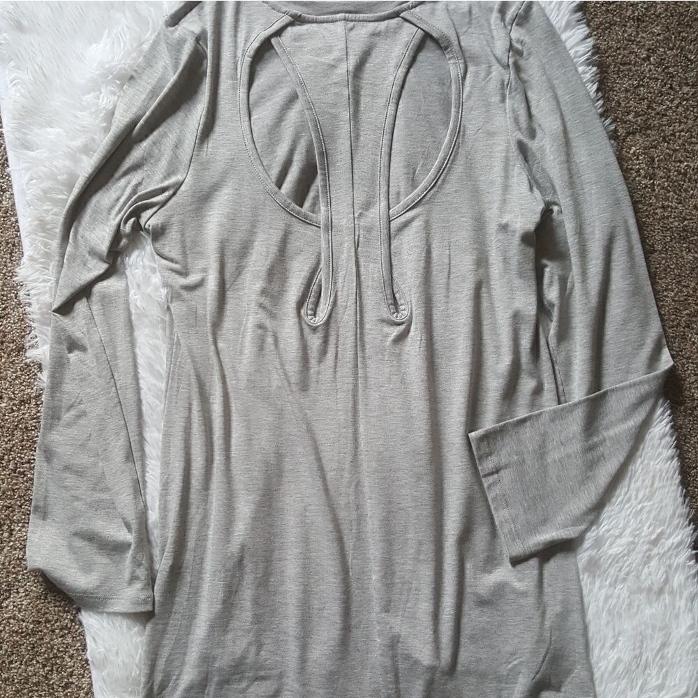 Bobbie Brooks long sleeved top with Cutout back Size‎ Medium New without tags
